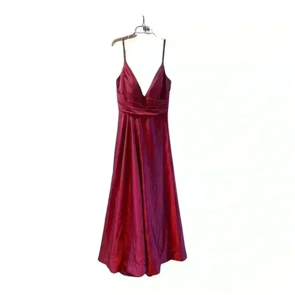 NEW La Femme Wine Red Sleeveless V-Neck High Leg Slit A-Line Gown size 14 - Picture 4 of 9